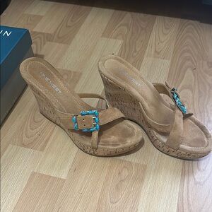 Nine West Tan and Blue Wedges with Elegant Turquoise Accent